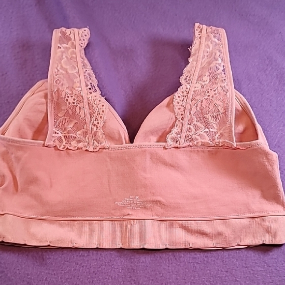 Pink Seamless Wireless Bra with Molded Cups - Picture 6 of 7